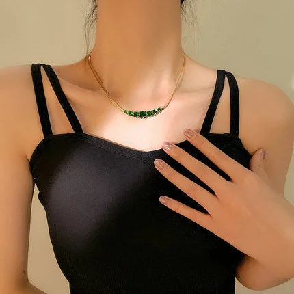 Necklaces and pendants with abstract shapes for a modern, creative appearance-Emerald Stone embedded Serpentine Styled Chain Gold Necklace JLTN1297