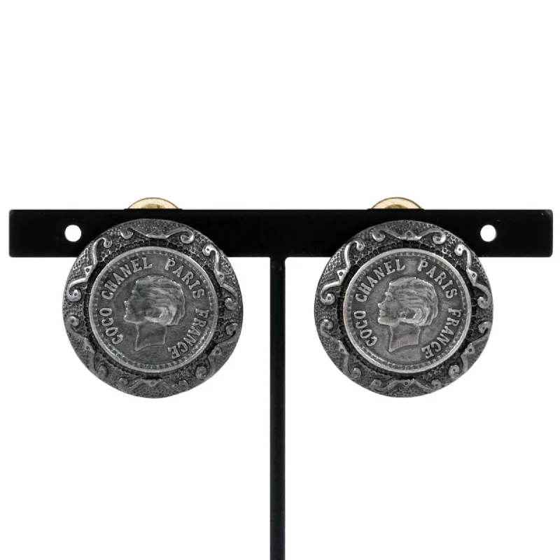 Drop Earrings with Filigree Work -Chanel Metal Clip Earrings (Pre-Owned)