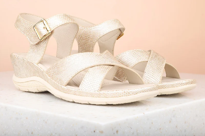 Casual sandals for women with cork footbed and crisscross strap design for style-Women Beige Textured Wedge Heels