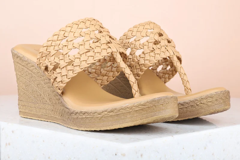 Comfortable sandals for men with cushioned footbed and water-friendly design-Women Beige Textured Wedge Heels